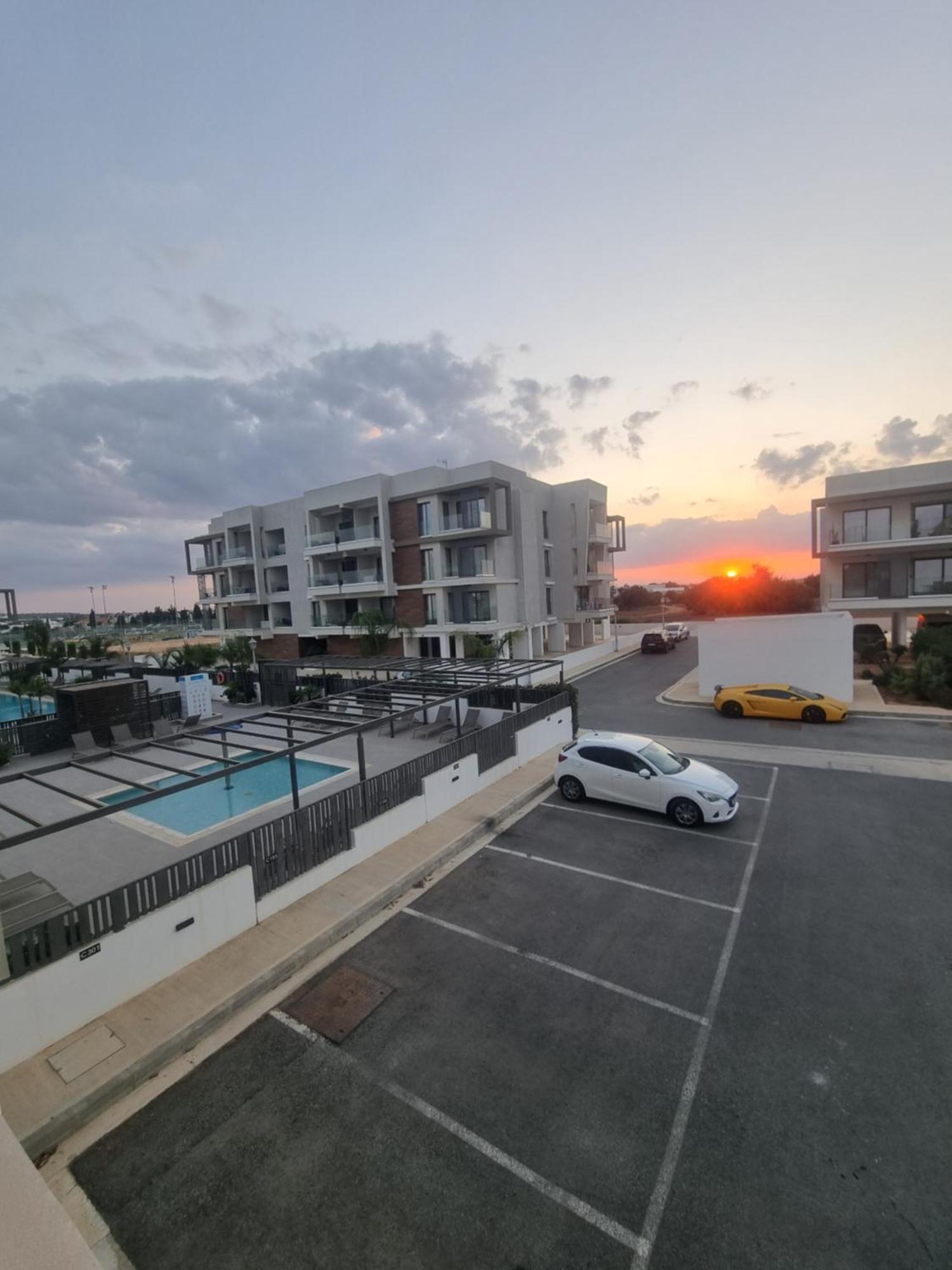 Cosmos Residence Paralimni Exteriör bild