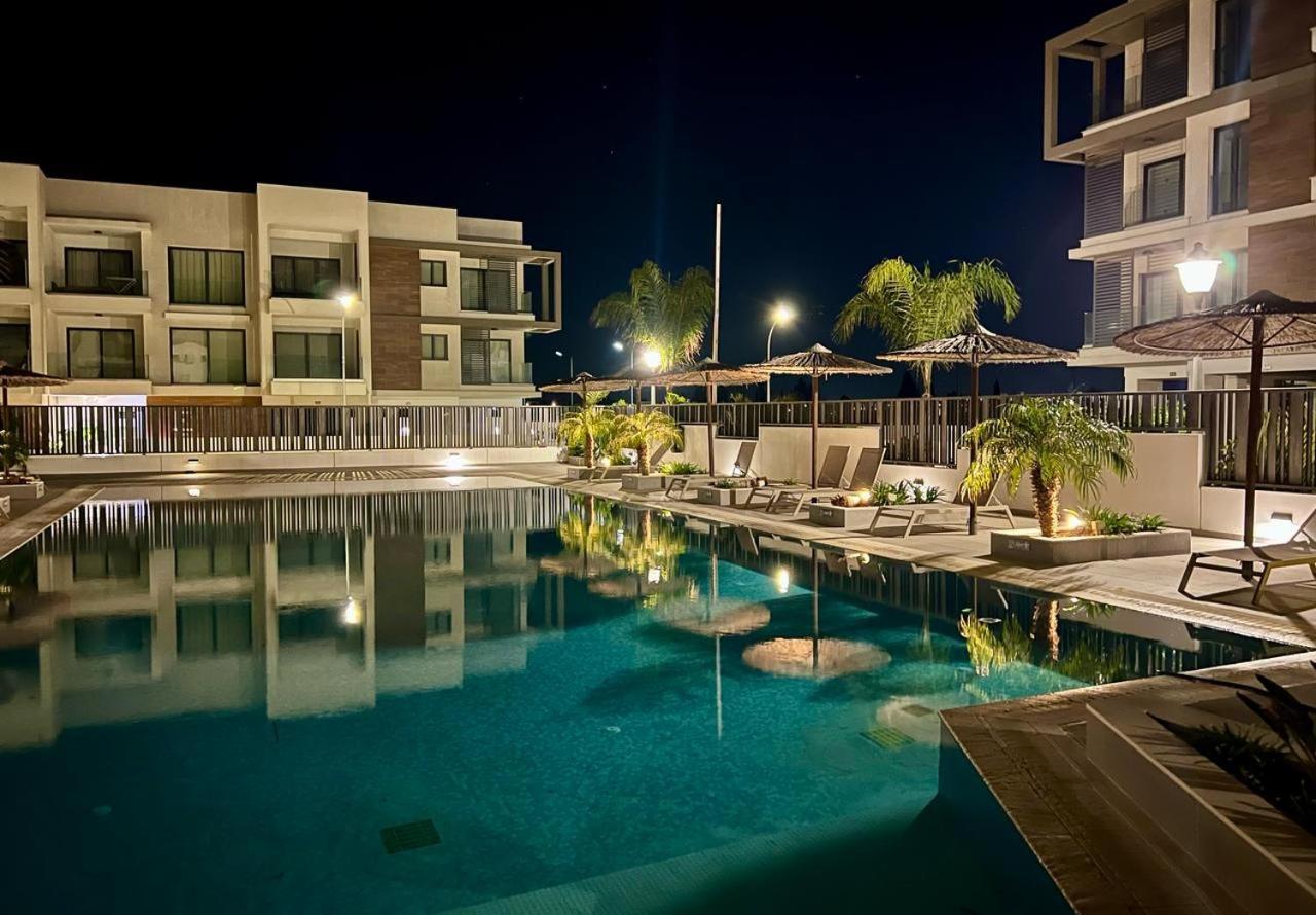 Cosmos Residence Paralimni Exteriör bild